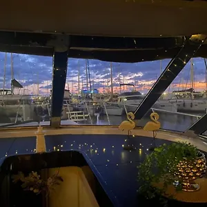 Botel Panaby - House Boat, Palermo